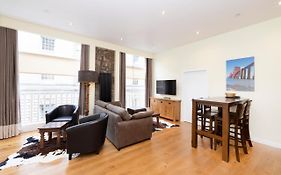 Joivy 1 Bed Flat In Old Town, Next To St Giles Cathedral